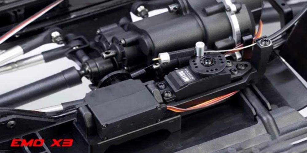 8-CROSSRC_EMO_X3_RC_CAR_2025_model-servo-1