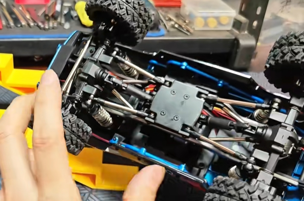 MJX Hyper Go H18P High Speed RC Car Inside Overview